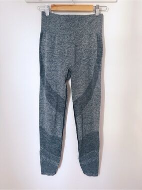 PINK Victoria’s Secret Gray Seamless Mesh Leggings Size M